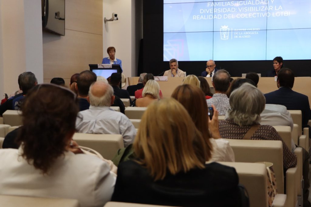 El ICAM promueve el diálogo sobre los desafíos del colectivo LGTBI en el entorno familiar, educativo y laboral