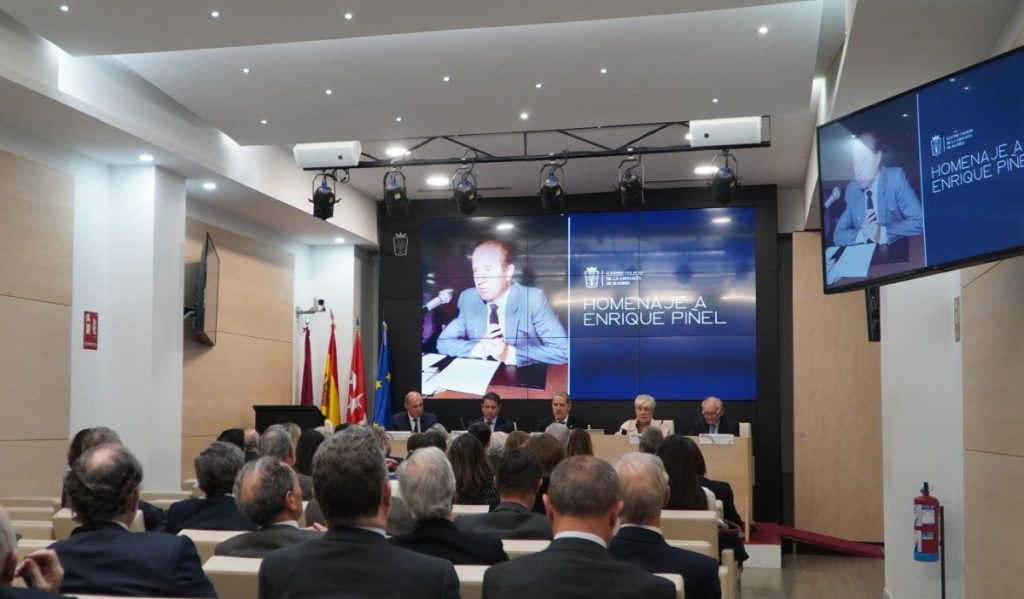 El ICAM rinde homenaje in memoriam a Enrique Piñel, referente del Derecho Bancario