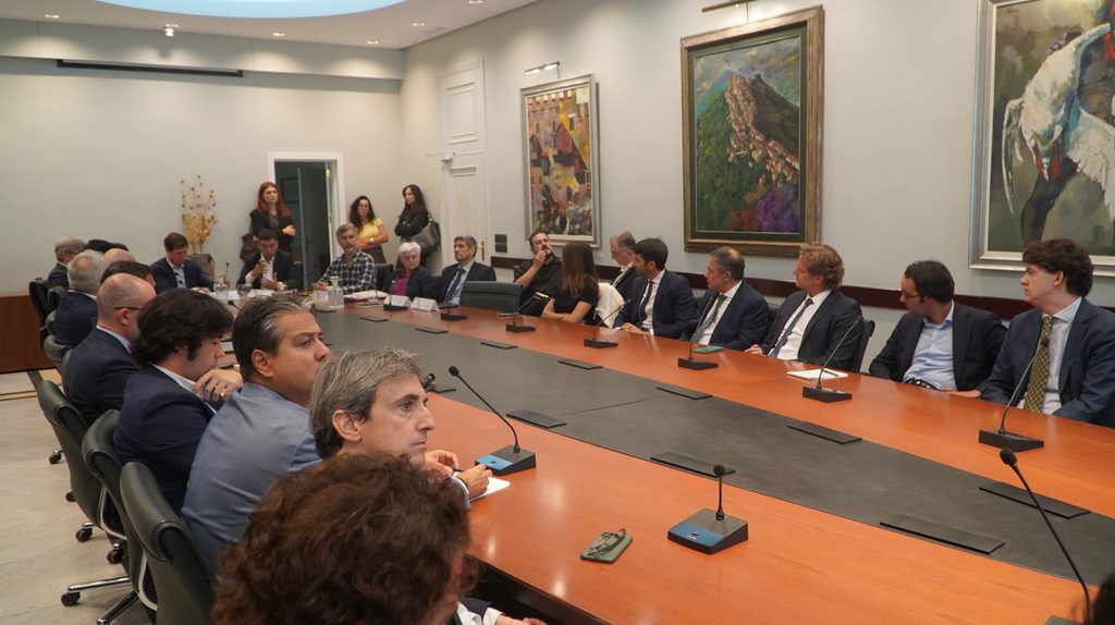 La Sección de Derecho Deportivo del ICAM analiza el impacto de la reforma del reglamento de transferencias de la FIFA en los contratos de los futbolistas